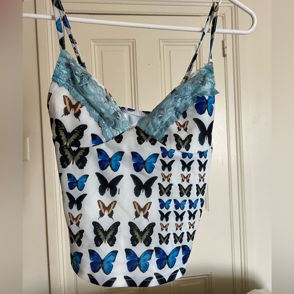 Butterfly crop tank top 🦋